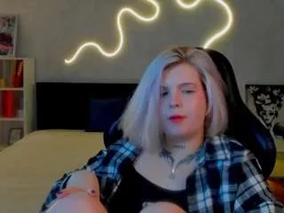 shadow-purr from CamSoda is Freechat