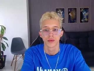 skinnybigc0ck20 from CamSoda is Freechat
