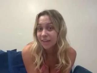 tiffstreatsxoxo on CamSoda 