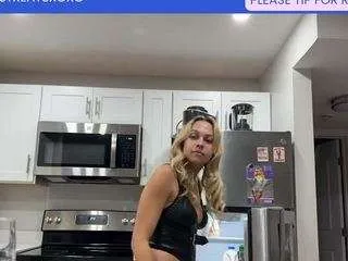 tiffstreatsxoxo on CamSoda 