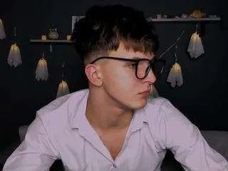 travis-wolf from CamSoda is Freechat