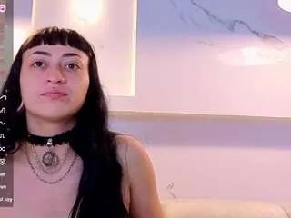 ultraa-violett from CamSoda is Freechat