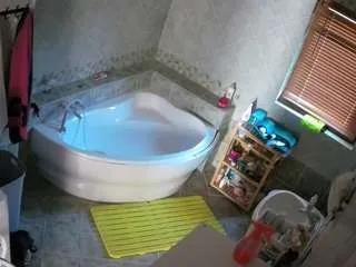 voyeurcam-julmodels-bath-1st-2 from CamSoda is Freechat
