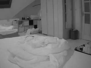 voyeurcam-julmodels-bed-1 from CamSoda is Freechat