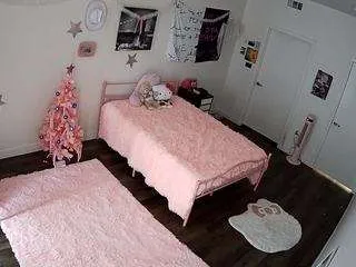 voyeurcam-lolavalentine23 from CamSoda is Freechat