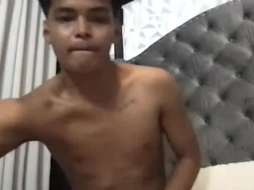 Asianhugescott from Chaturbate