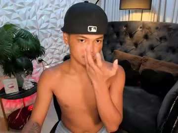 Asianhugescott from Chaturbate