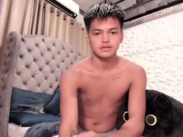 Asianhugescott from Chaturbate