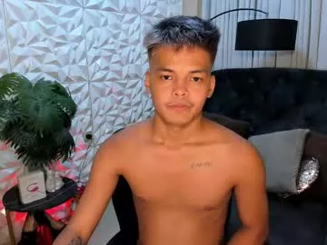 Asianhugescott from Chaturbate