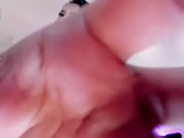 Beverlyy_johnson from Chaturbate