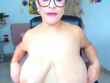 Bombaneraa from Chaturbate