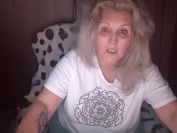 Divineblond from Chaturbate