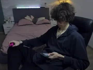 Edvardblare from Chaturbate