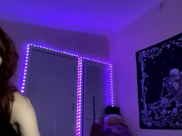 G0ddessluna1800 from Chaturbate