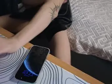 Golden_boyyy21 from Chaturbate