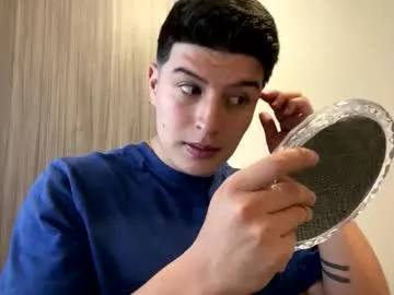 Goldenknight33 from Chaturbate