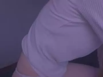 Hihi_im_chloe from Chaturbate