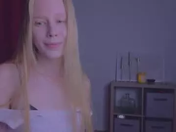 Hihi_im_chloe from Chaturbate