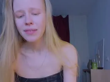 Hihi_im_chloe from Chaturbate
