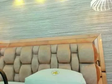 Isaa_stone from Chaturbate