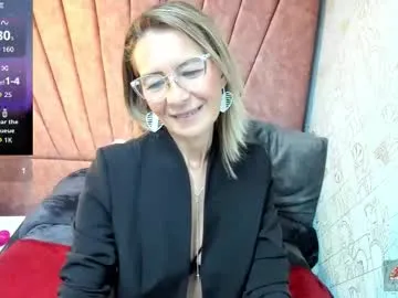 Issa_milf__ from Chaturbate