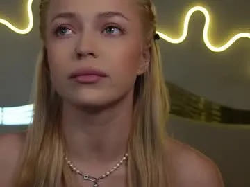 Kelly_peachpiee from Chaturbate