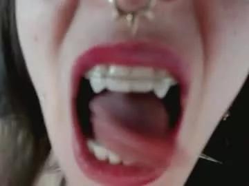 Kiizzukyuwu from Chaturbate