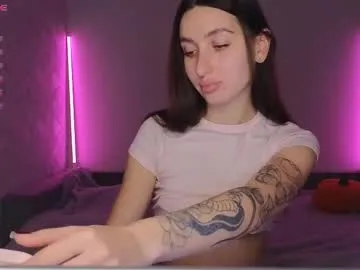 Kikkymii from Chaturbate