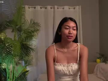 Littlemiss_kira from Chaturbate