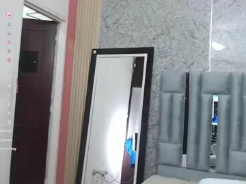 Mommyissuess_ from Chaturbate
