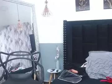 Mommyissuess_ from Chaturbate