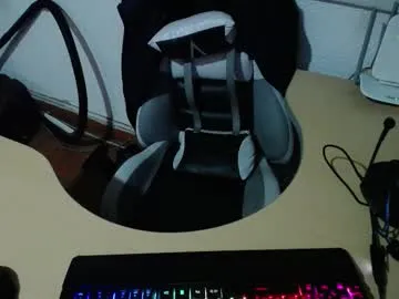 Powerfulzeus2 from Chaturbate