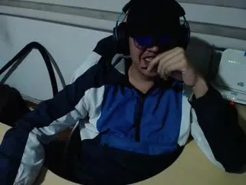 Powerfulzeus2 from Chaturbate