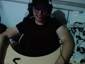 Powerfulzeus2 from Chaturbate