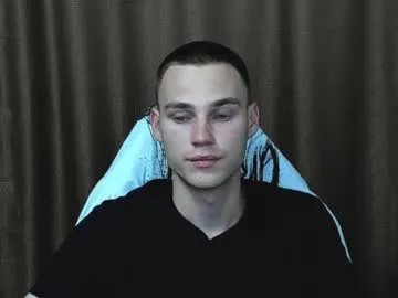 Robert10211 from Chaturbate