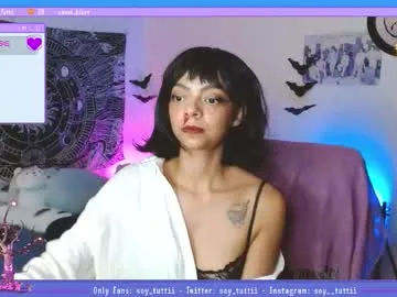 Sweet_bluee from Chaturbate