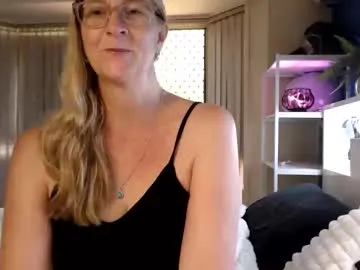 total_aussie_milfs from Chaturbate is Freechat