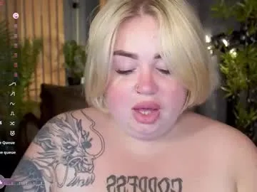 Zarareign_ from Chaturbate