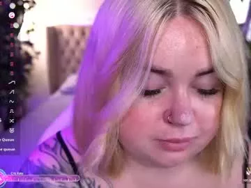 Zarareign_ from Chaturbate