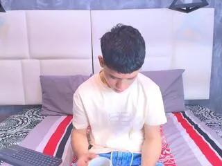 aaron_twin from Flirt4Free is Freechat