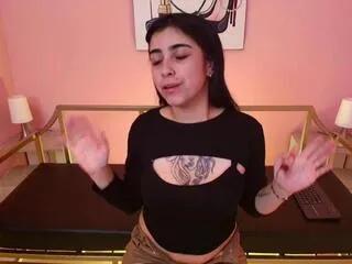 adri_gomez from Flirt4Free is Freechat