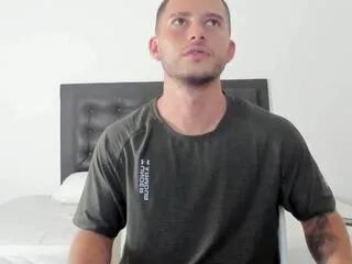 aharon_valentino from Flirt4Free is Freechat