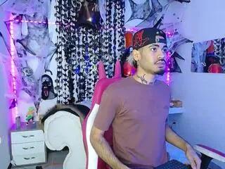 alejo_bigg from Flirt4Free is Freechat