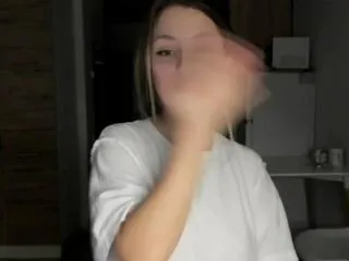 ariel_meel from Flirt4Free is Freechat