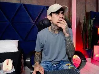 aron_muller from Flirt4Free is Freechat