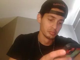 Bentley_banghardt from Flirt4Free