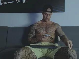 calvin_hunt from Flirt4Free is Freechat