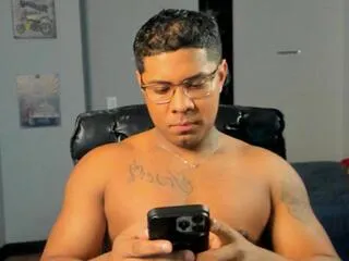 derek_castle from Flirt4Free is Freechat