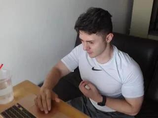 everett_boss from Flirt4Free is Freechat