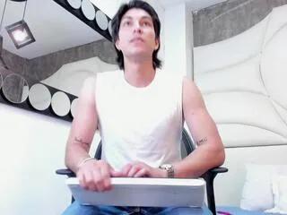 karim_ferrer from Flirt4Free is Freechat